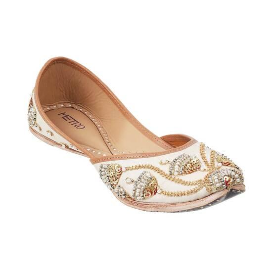 Metro Beige Ethnic Mojaris