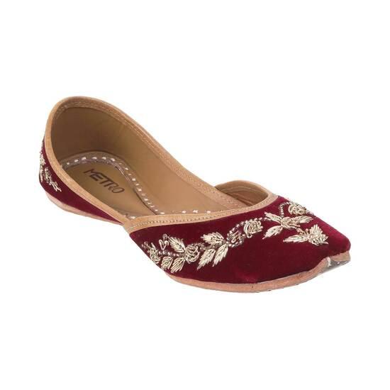 Metro Maroon Ethnic Mojaris